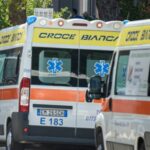 Covid, finiti i posti letto in ospedale: anziana muore sull'ambulanza in attesa del ricovero