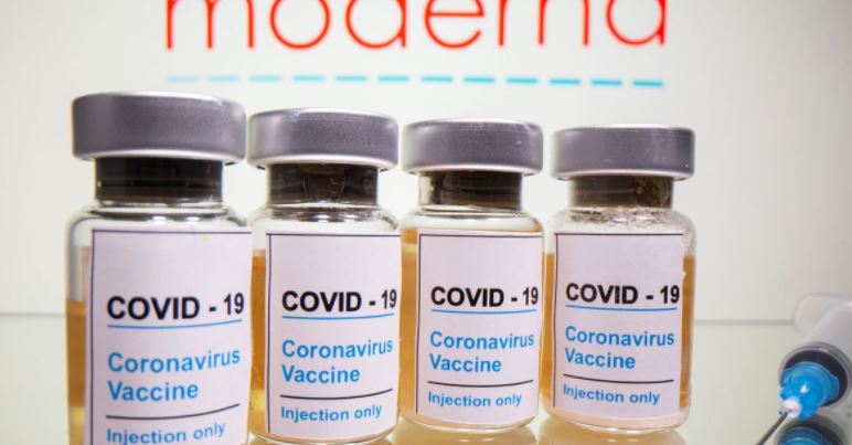 Il direttore medico di Moderna: "Non sopravvalutare il nostro vaccino: non si sa se impedisce la trasmissione"