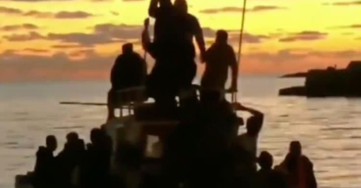 Emergenza migranti, Lampedusa sotto assedio. A quando un Dpcm contro gli sbarchi?