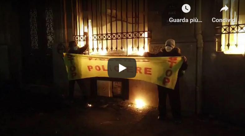 Scontri a Parigi, manifestanti danno fuoco alla Banque de France