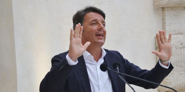 Vaccino Covid, Renzi: "Serve l'esercito"