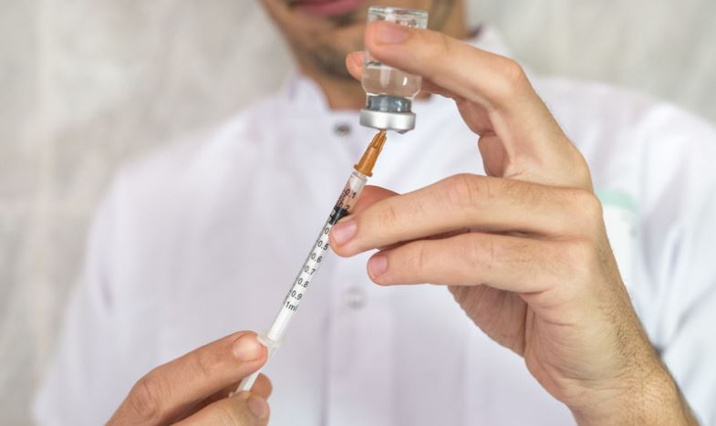 Costituzionalisti danno il via all'ipotesi dell'obbligatorietà del vaccino anti-Covid purché ci sia una legge del Parlamento"