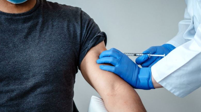 La Spagna registrerà i cittadini che rifiutano il vaccino anti-Covid