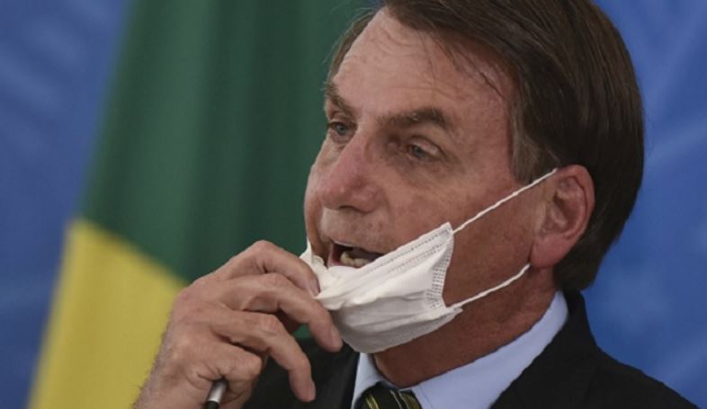 Bolsonaro: "Chi farà vaccino si assumerà responsabilità su possibili effetti collaterali"