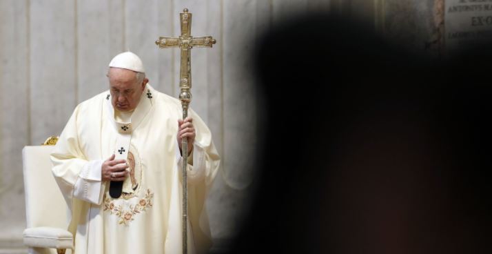 Vaticano, Papa Francesco non ce la fa: "Non celebrerà lui la messa di Capodanno", precedente storico