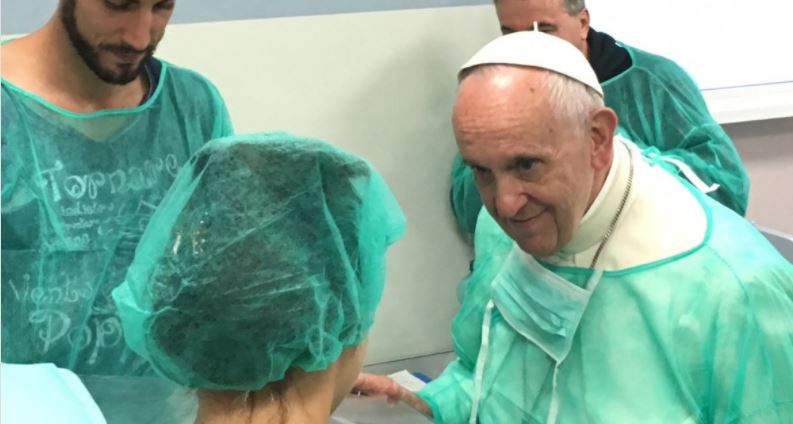 Papa Francesco: “Se mancano posti letto e respiratori, la colpa è anche di chi evade le tasse”