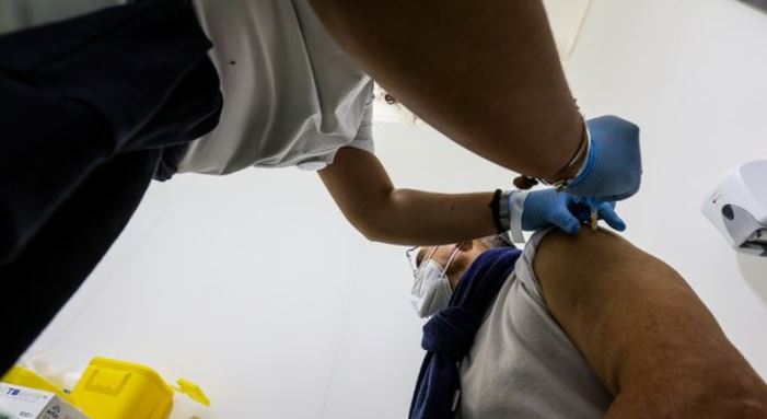 Covid in Campania, cinquemila sanitari non si presentano alla Mostra d'Oltremare per il vaccino