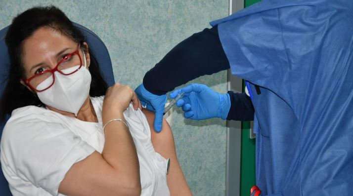 Covid, vaccinazioni lumaca in provincia: finora 450 dosi, 9mila restano in freezer