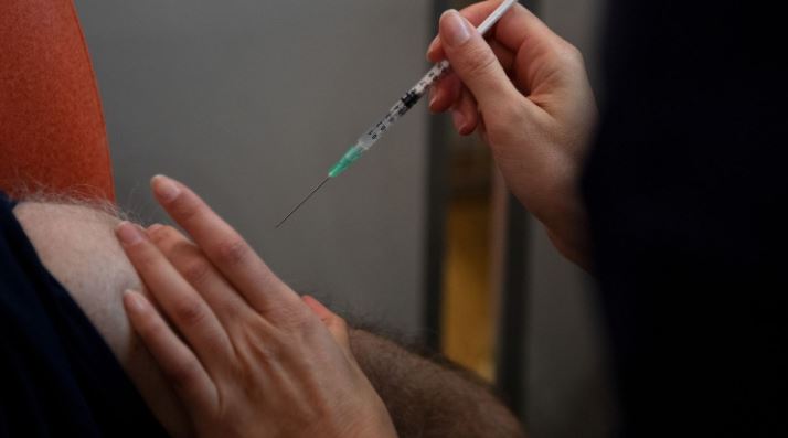 Francia: 139 segnalazioni di reazioni avverse e domande su 5 decessi dall'inizio della campagna di vaccinazione