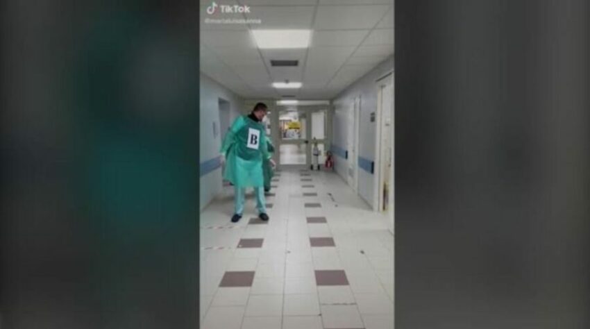 "Buon anno" da medici e infermieri, video virale a Sassari