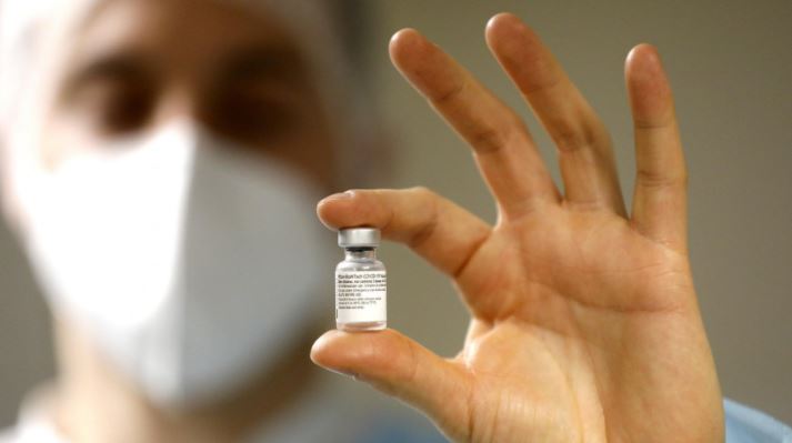 Covid, la variante sudafricana adesso fa paura è resistente ai vaccini