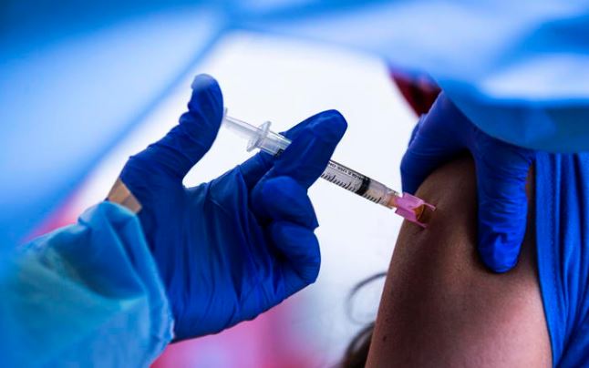 ANSA: Soluzione fisiologica iniettata al posto del vaccino a medici e infermieri