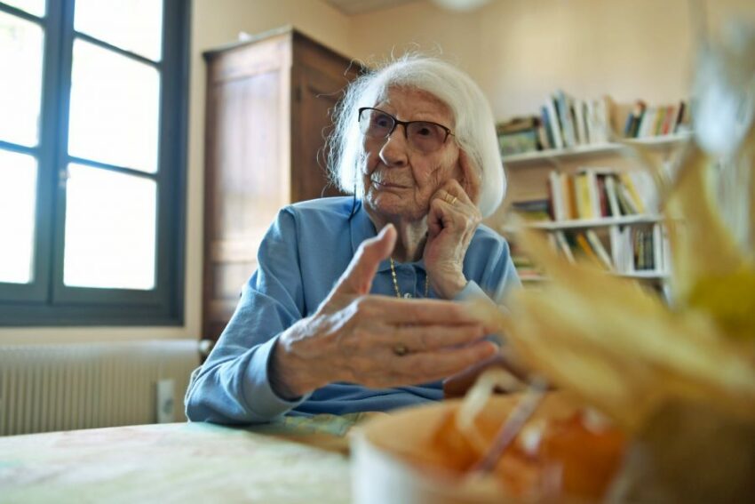 Nonna francese 110 anni, in ottima salute viene vaccinata, morta poche ore dopo la prima dose