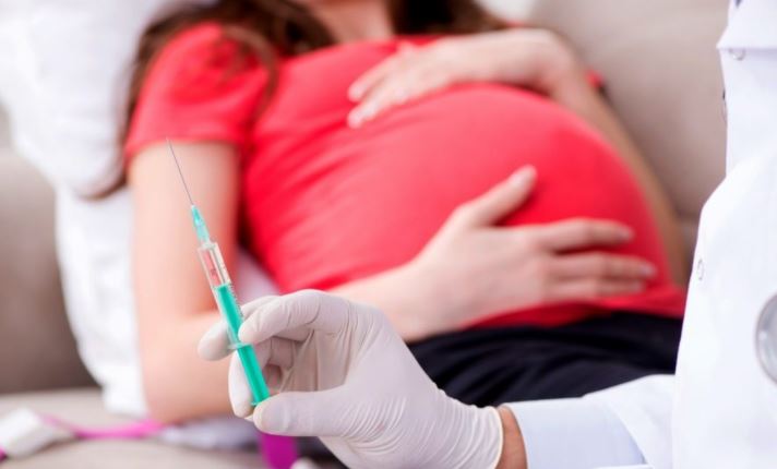 Pfizer sperimenterà il vaccino anti-Covid sulle donne incinte
