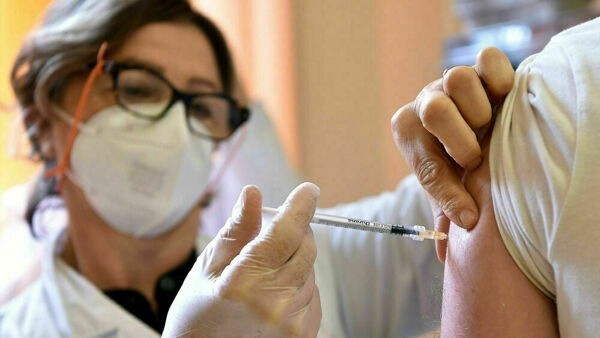 Trombosi dopo il vaccino, 35enne ricoverata al Goretti