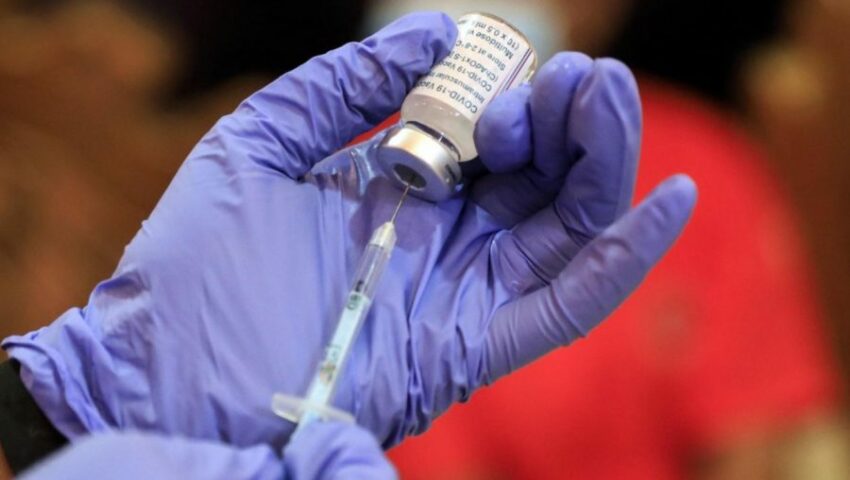 Vaccini e trombosi: studio rivela il meccanismo con cui gli anticorpi stimolati dal vaccino sbagliano bersaglio