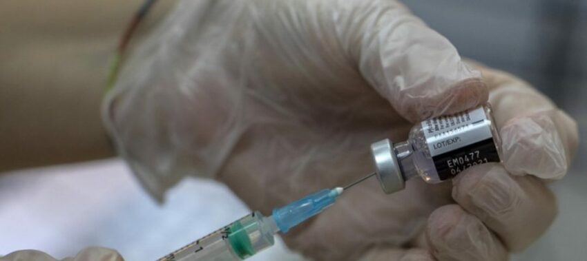 Sessantenne vaccinata con ModeRNA muore 6 ore dopo. Avviati accertamenti