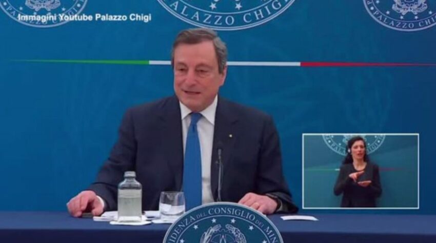 Vaccini, Draghi: "Dovremo continuare a vaccinarci per anni a causa delle varianti"