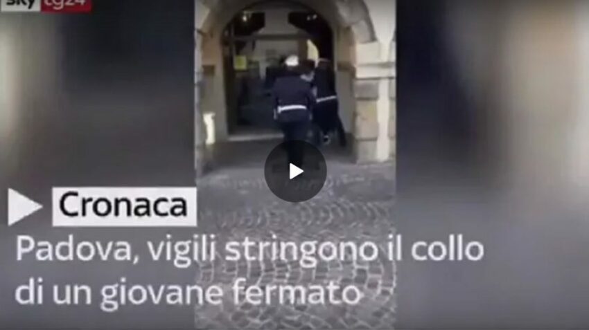 Padova, vigili placcano e stringono al collo giovane straniero: il video choc indigna il web