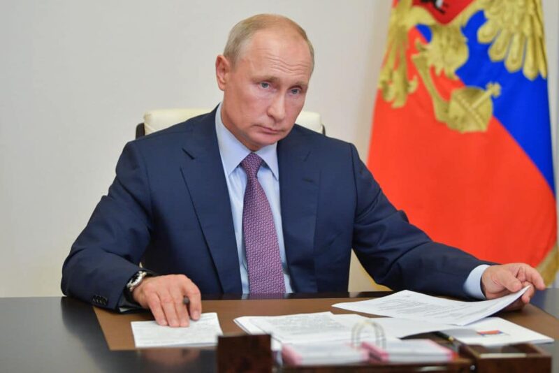 Putin contro vaccino obbligatorio: la vaccinazione «è una scelta volontaria di ogni persona»