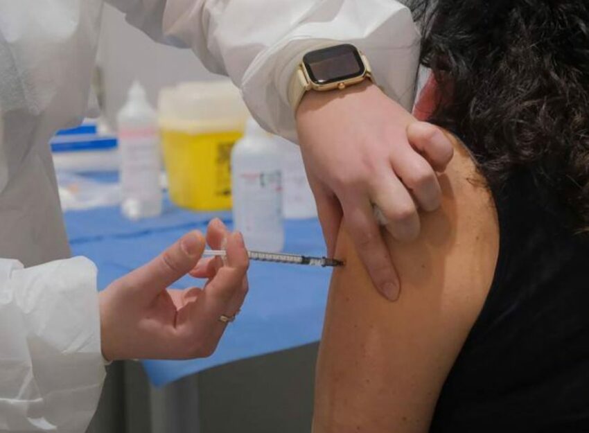 Treviso, 90enne muore nel centro vaccinale dopo seconda dose Pfizer. Mestre caso analogo di un 51enne