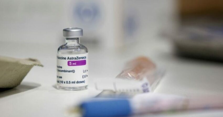 L'UE aggiunge un'altra rara malattia del sangue come effetto collaterale del vaccino AstraZeneca