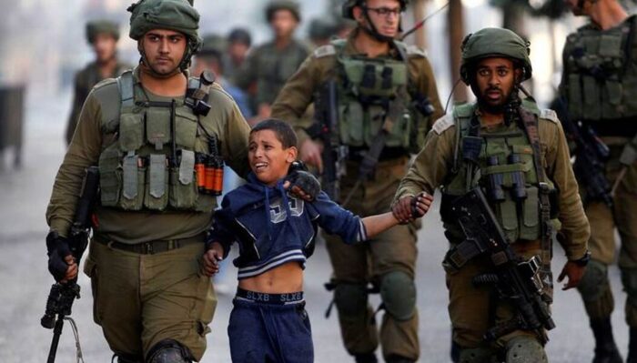 Arresti, torture, forza illegale contro i palestinesi: Amnesty International accusa la polizia israeliana