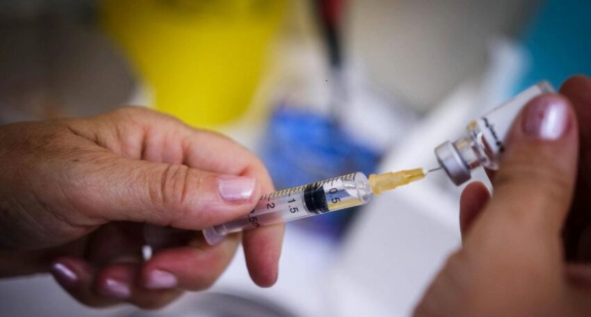 Oxford, Luca Ferretti: "È accaduto che dei vaccini imperfetti abbiano reso un virus più virulento"