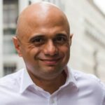 Ministro della Salute britannico vaccinato prende il Covid-19