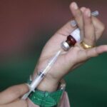 Un vaccino unico per Covid e influenza, all'intruglio stanno lavorando Pfizer, Moderna e Novavax