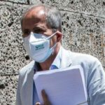 Covid, Crisanti: "Siamo a un passo da variante resistente a vaccini"