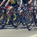 Tre giovani ciclisti ricoverati in gravi condizioni all’ospedale dopo aver fatto Pfizer.