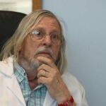 Marsiglia licenzia Raoult, il massimo microbiologo del mondo per le sue prese di posizione sulla pandemia