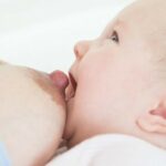 PEDIATRICS la bibbia della pediatria : Promuovere l'allattamento al seno come "naturale" può essere eticamente problematico