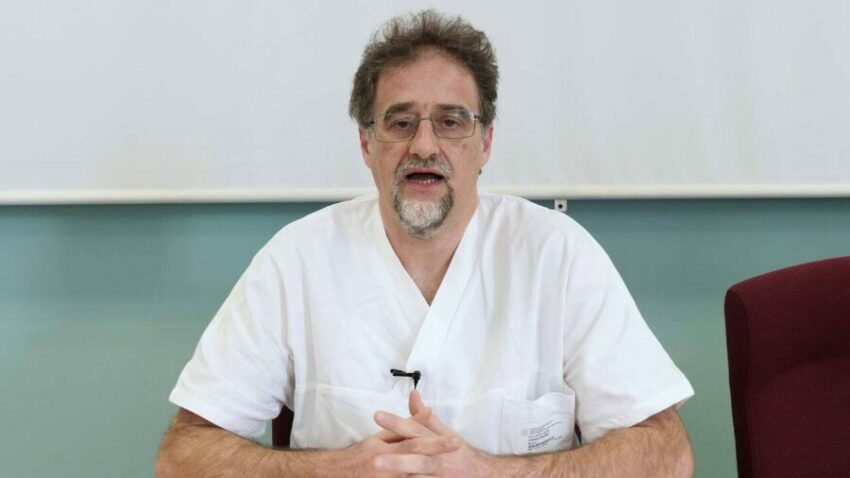 Direttore di Terapia intensiva a Modena: Tensione nei reparti tra sanitari pro-vax e pazienti no-vax, rischio di uno scontro.