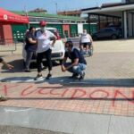 Comparse nel centro vaccinale di Moncalieri scritte con la vernice rossa “I vaccini uccidono”