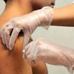 Vaccini: ragazzino di 17 anni ricoverato al Meyer per una trombosi al cervello, aveva fatto il Pfizer