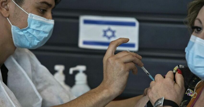Israele, persone contagiate anche dopo la 3a dose di vaccino