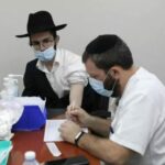 Covid, Israele travolto dalla Delta. Il dato che allarma: la maggior parte dei ricoveri è vaccinato