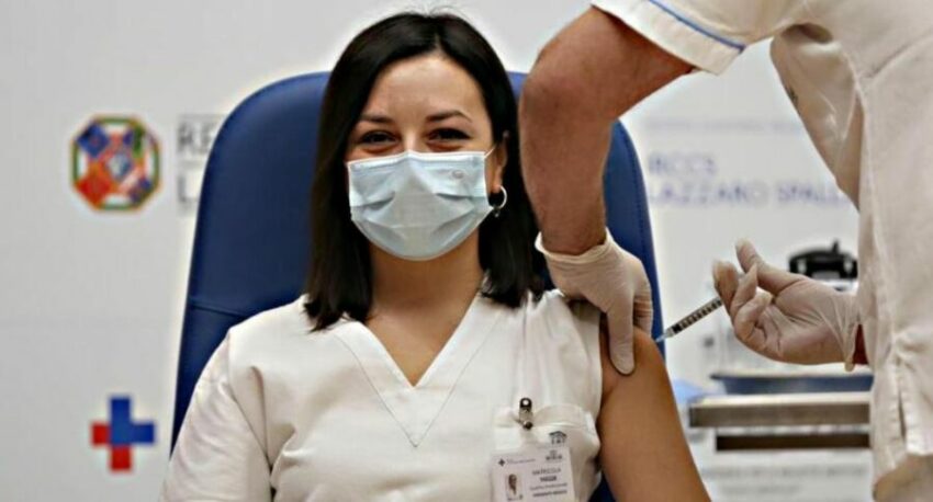 Gli infermieri: «Siamo vaccinati. Però tra noi è boom di infezioni». Ennesima prova che il Green Pass è inutile
