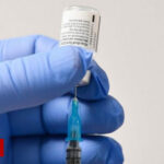 Vaccino, donna muore dopo Pfizer per miocardite da vaccino