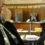 Napoli, rivolta degli avvocati: green pass incostituzionale. Draghi ritiri il provvedimento