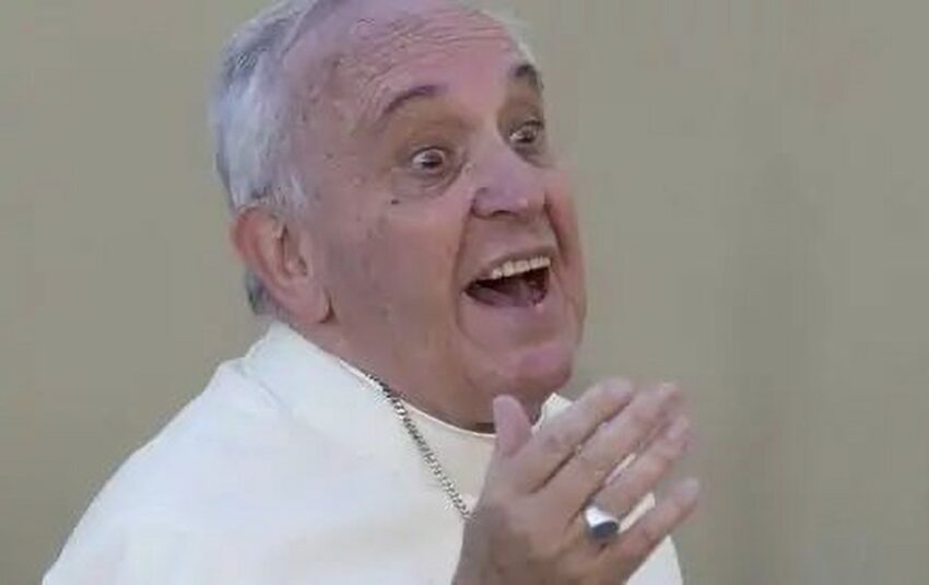 Il Papa: “Maria è madre e meticcia, ha reso meticcio anche Dio”
