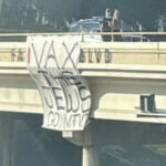 Texas : Striscione "Vaccina gli ebrei" appeso sul ponte vicino a Austin