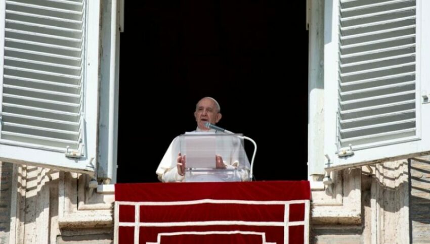 L’Angelus. Il Papa: “Aiutiamo i rifugiati in Libia, sento le loro grida”