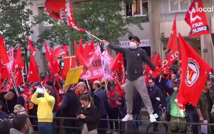 Milano, corteo sciopero generale: contestazioni davanti Camera del Lavoro all’indirizzo di Landini della CGIL