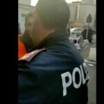 Genova: Polizia porta la colazione ai portuali: “Tenete duro”
