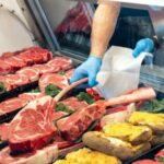 Malore improvviso mentre lavora: macellaio muore in negozio