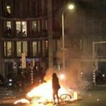 Olanda, violente proteste anti-lockdown: arrestate 40 persone. Cinque poliziotti feriti