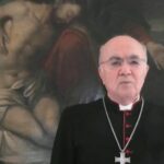 Monsignor Viganò: vi sono ancora persone che non si sono fatte trarre in inganno dai media di regime